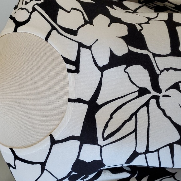 Pierre New York sweater. Abstract floral classic black and white. Size large. - Picture 2 of 9